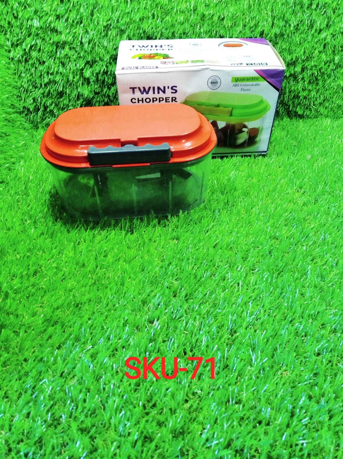 Easy-to-use plastic vegetable chopper, 1000ml. Easy-to-use plastic vegetable chopper, 1000ml.